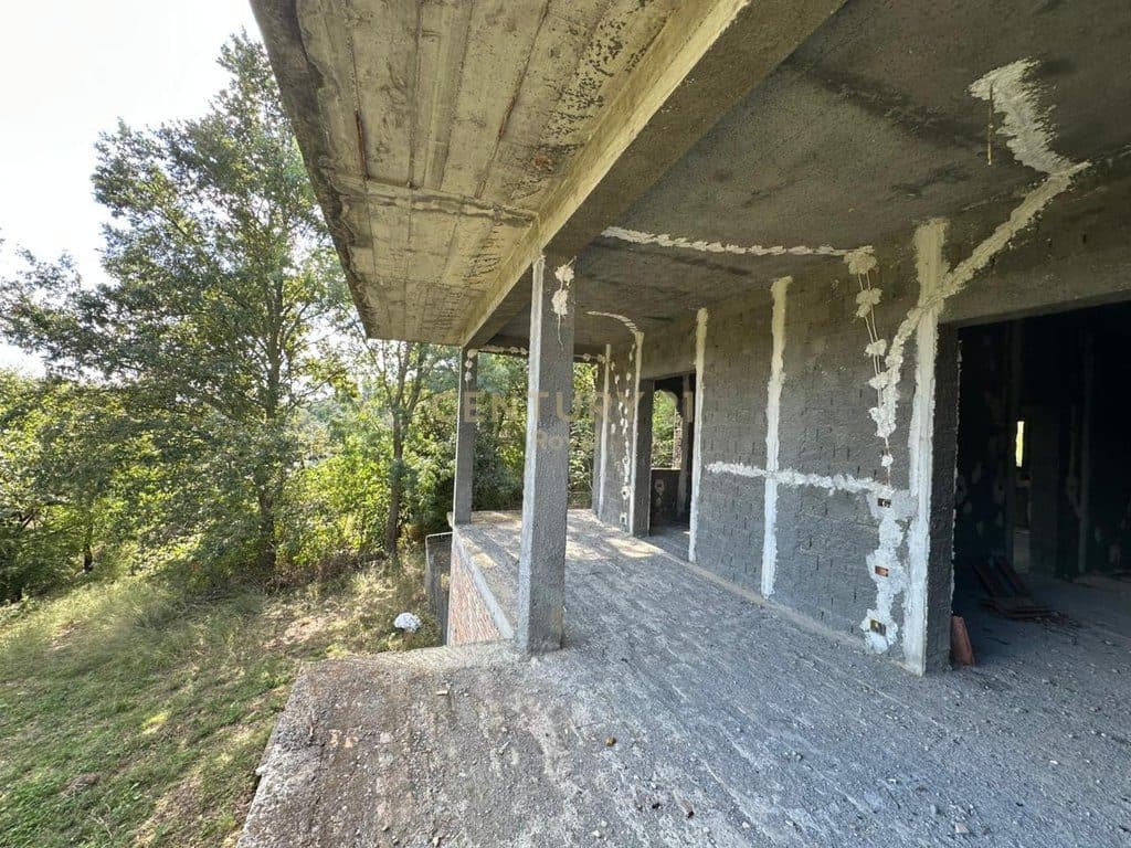 SHITET SHTEPI PRIVATE DHE TOKE NE BUDULL, 5KM NGA KOLAUDIMI FUSHE PREZE