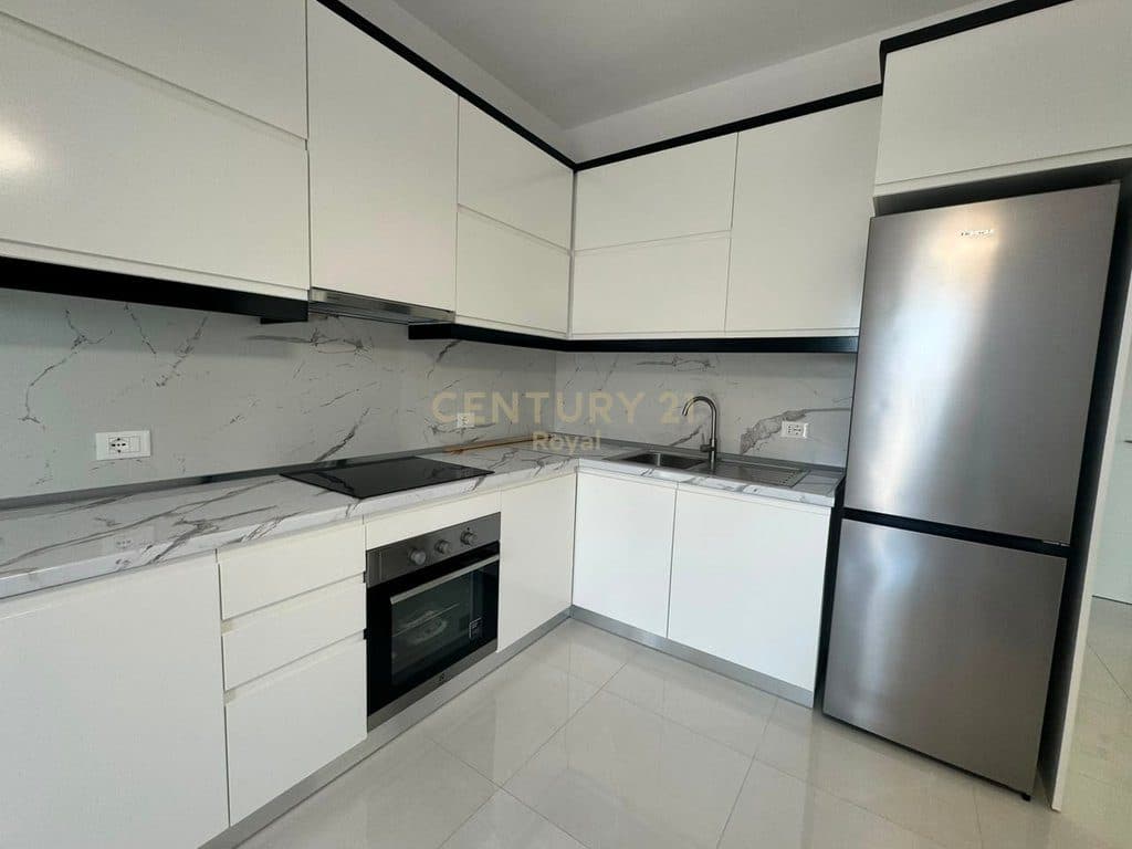 Jepet me qira apartament 2+1 në katin e dytë të një vile të re në Sauk te Ri! 4