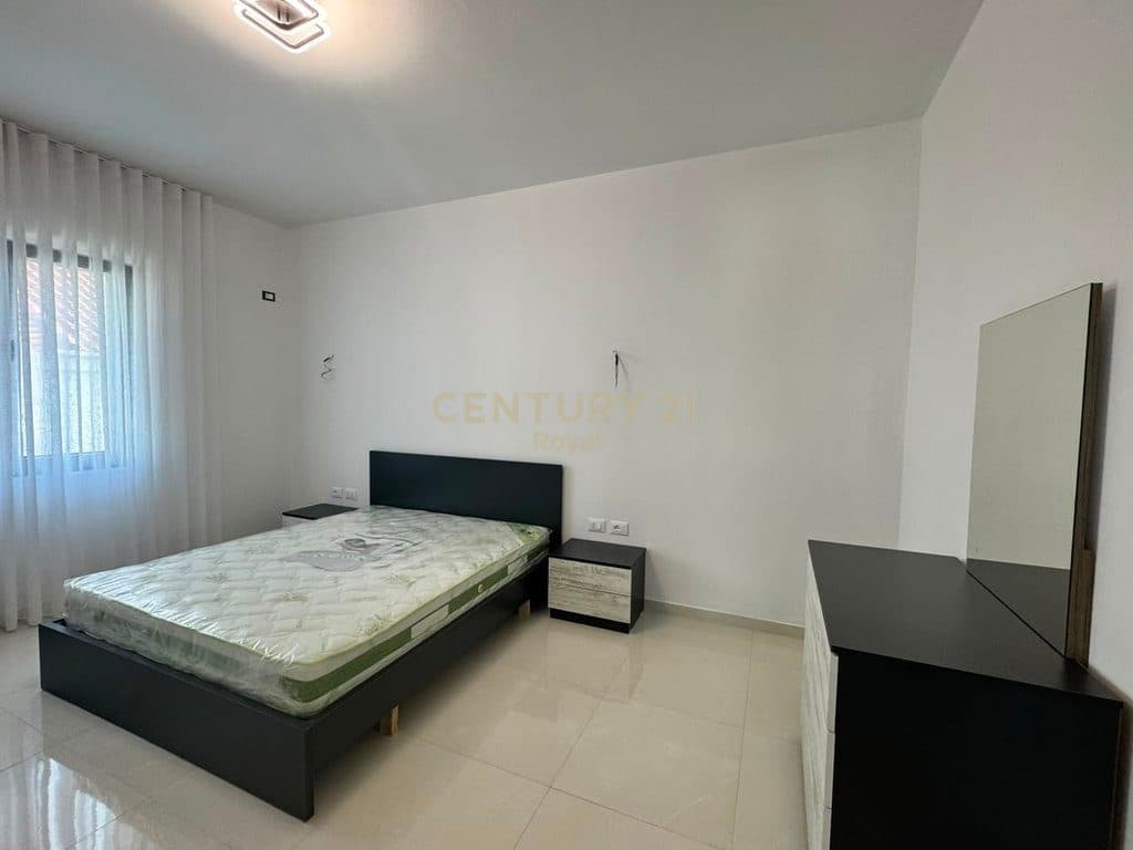 Jepet me qira apartament 2+1 në katin e dytë të një vile të re në Sauk te Ri! 3