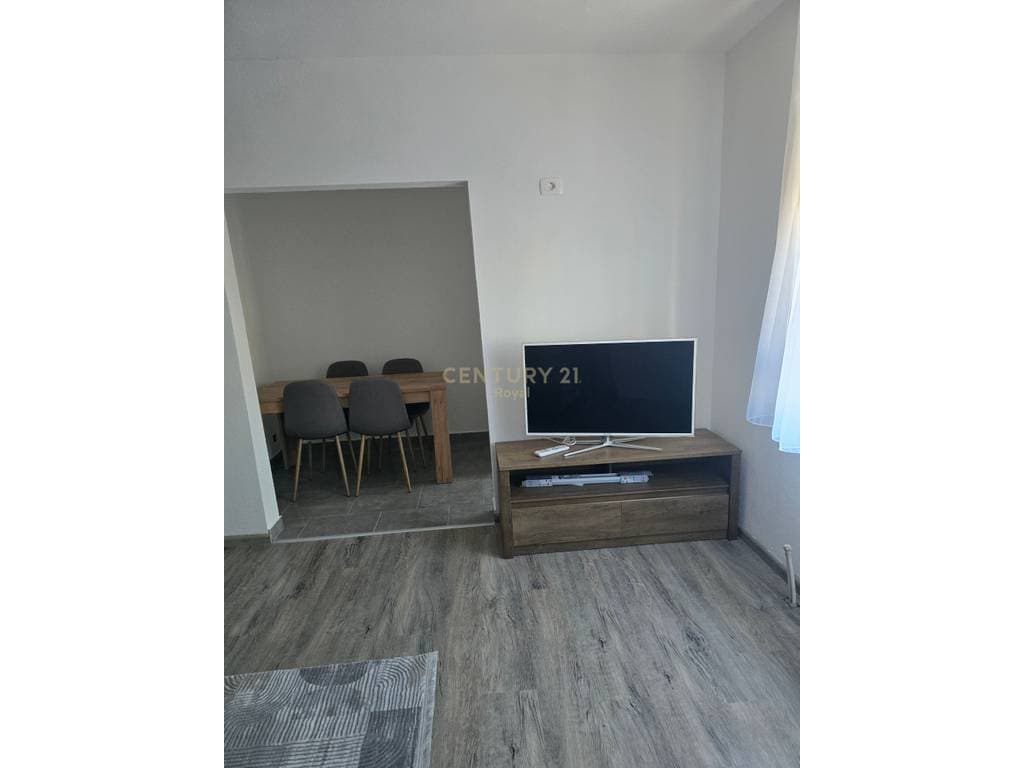 Apartment 3+1 me qira te ish Parku 3
