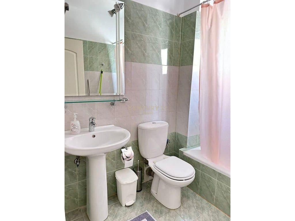Shitet apartament 3+1+2 prane Saranda Palace 4