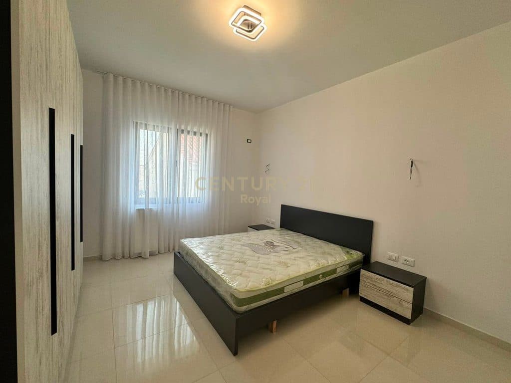 Jepet me qira apartament 2+1 në katin e dytë të një vile të re në Sauk te Ri! 2