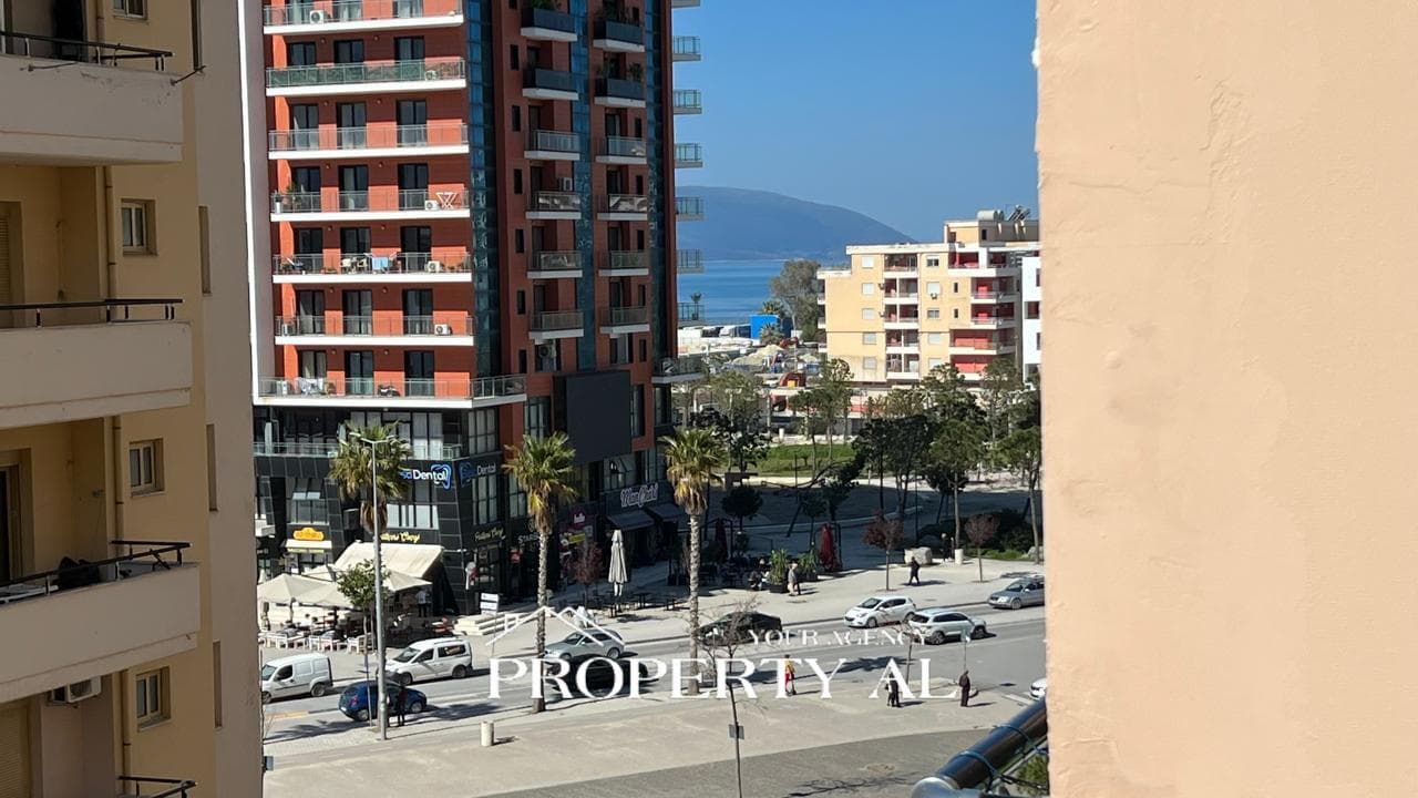 Apartament per shitje ne lungomare me pamje deti 2