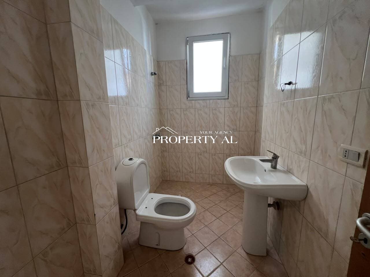 Apartament 97 m² – Dy Studio për Investim në Lungomare, Vlorë 4