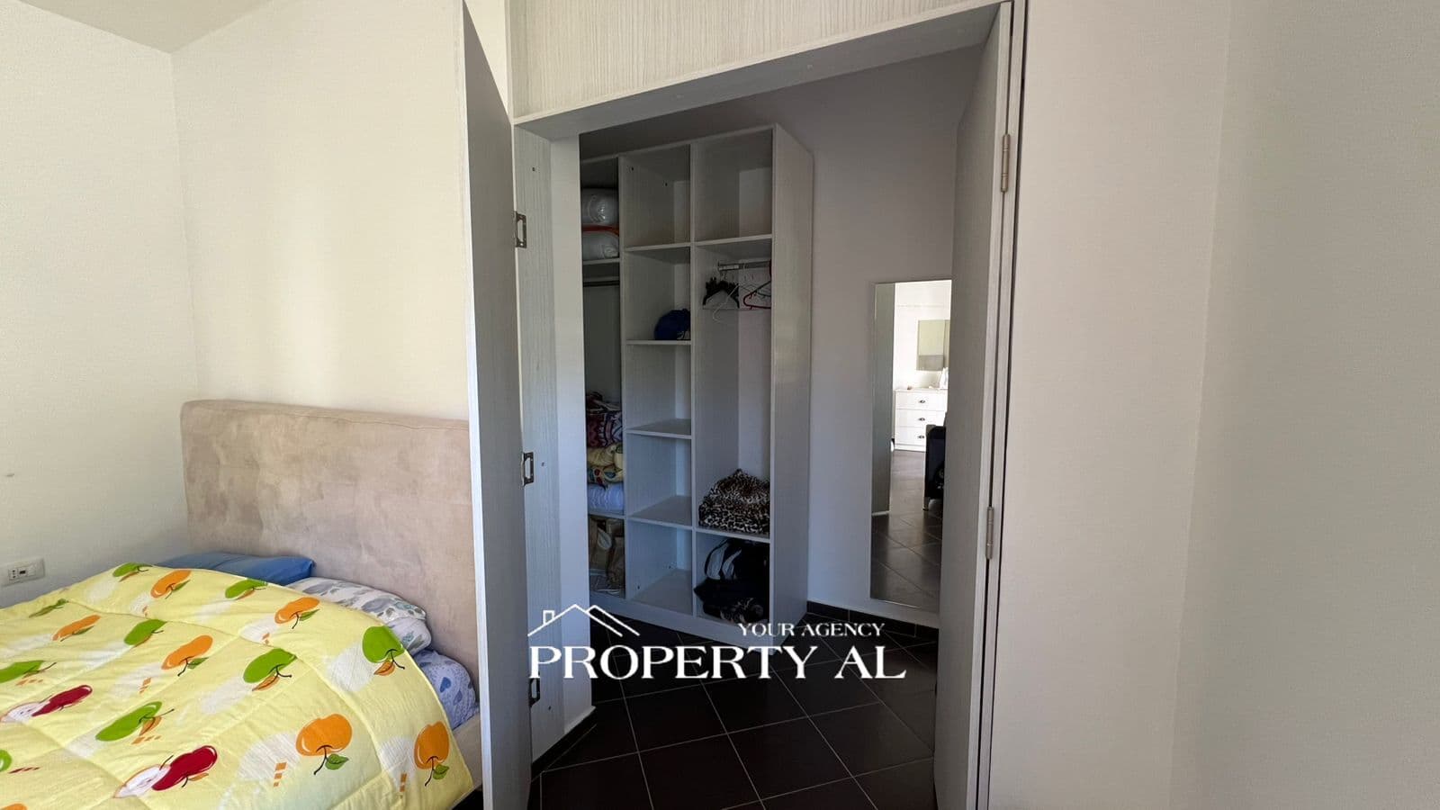 Apartament per shitje dhe mundesi mjaft e mire per investim 3