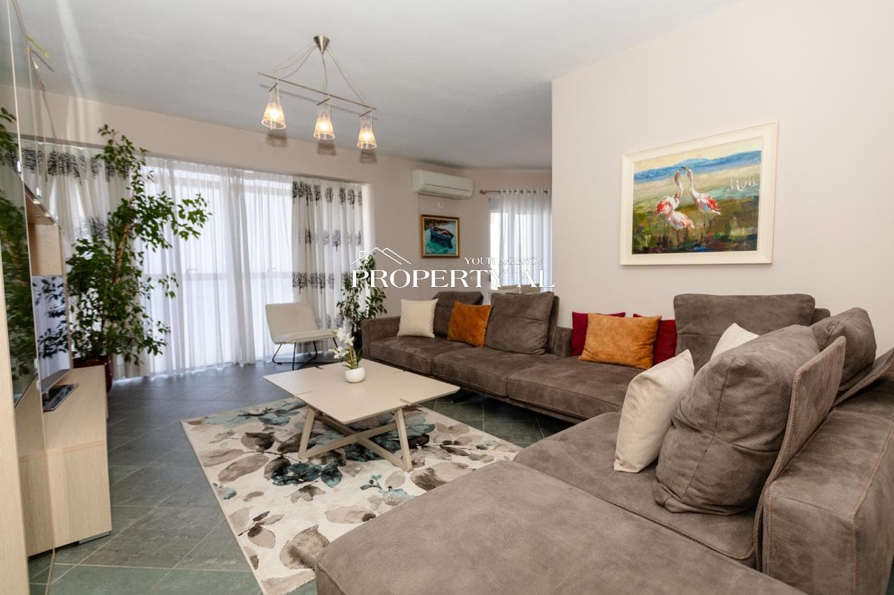 Apartament 2+1 me Pamje Panoramike nga Deti me Qira Afatgjatë në Lungomare, Vlorë 2