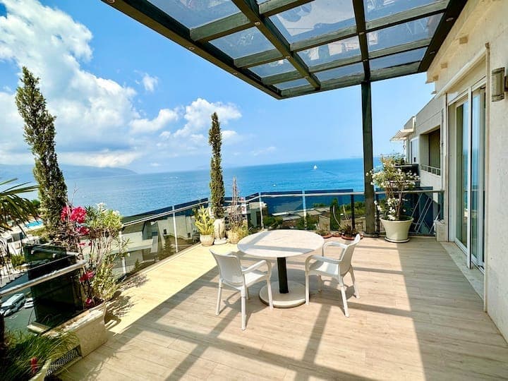 Apartament me Pamje të Plotë nga Deti dhe Tarracë të Madhe – Marina Bay, Vlorë 3