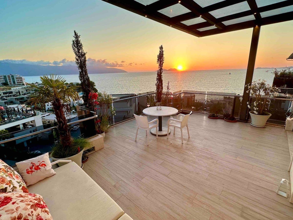 Apartament me Pamje të Plotë nga Deti dhe Tarracë të Madhe – Marina Bay, Vlorë 4