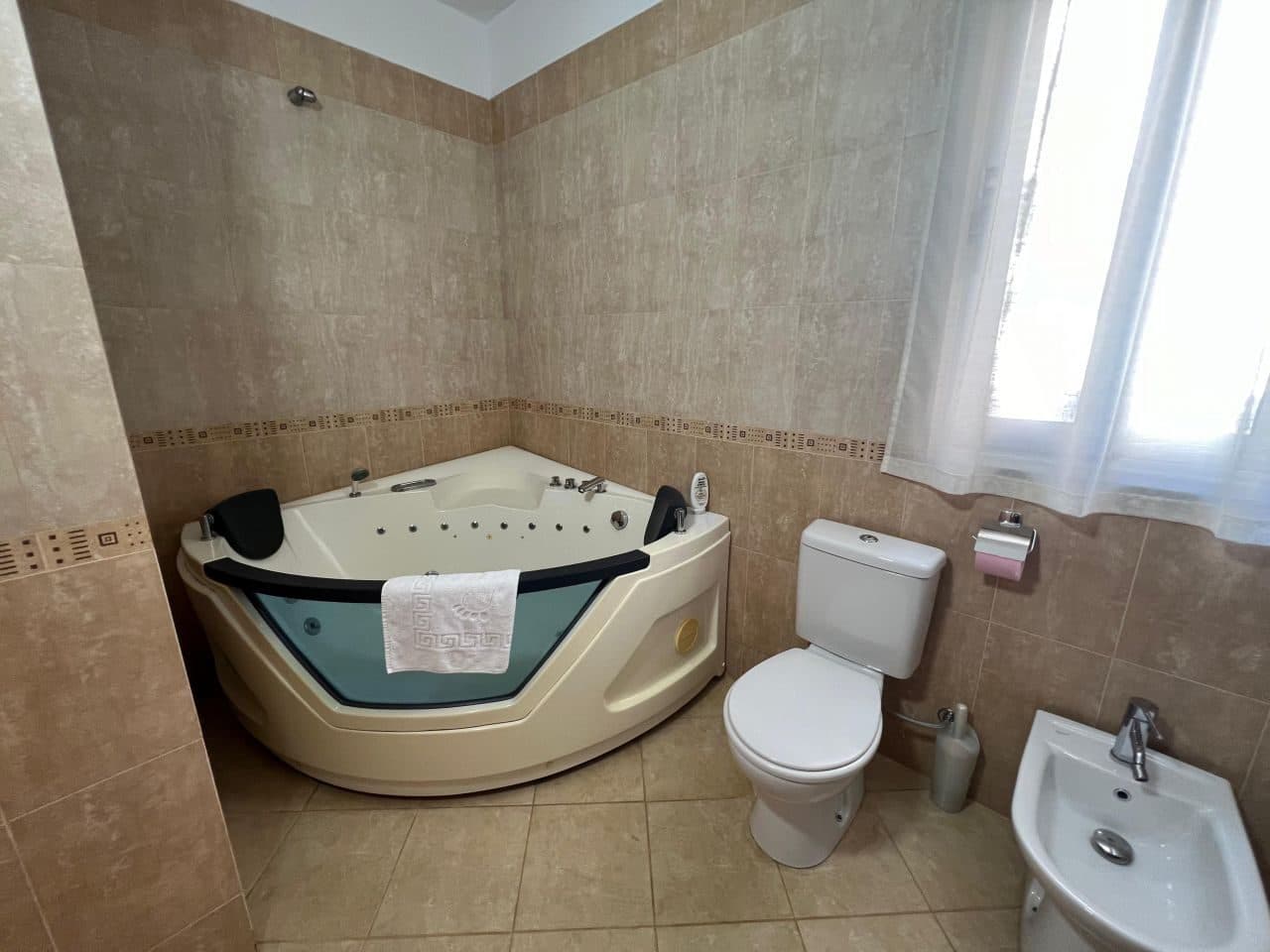 Apartament Per Qera Ne Lungomare 3