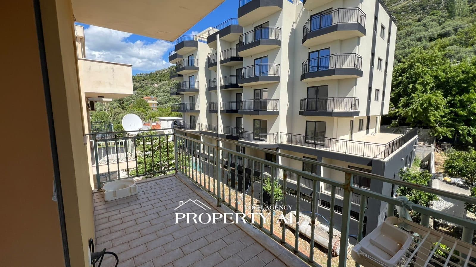 Apartament per shitje dhe mundesi mjaft e mire per investim 2