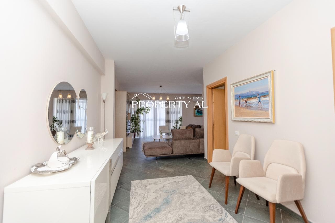 Apartament 2+1 me Pamje Panoramike nga Deti me Qira Afatgjatë në Lungomare, Vlorë 3