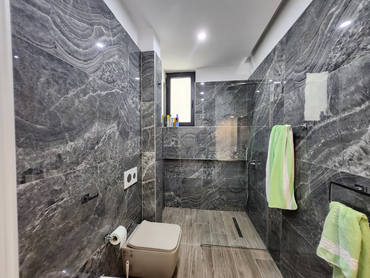 Apartament Luksoz Me Pamje Deti Per Shitje Ne Lungomare Vlore 2