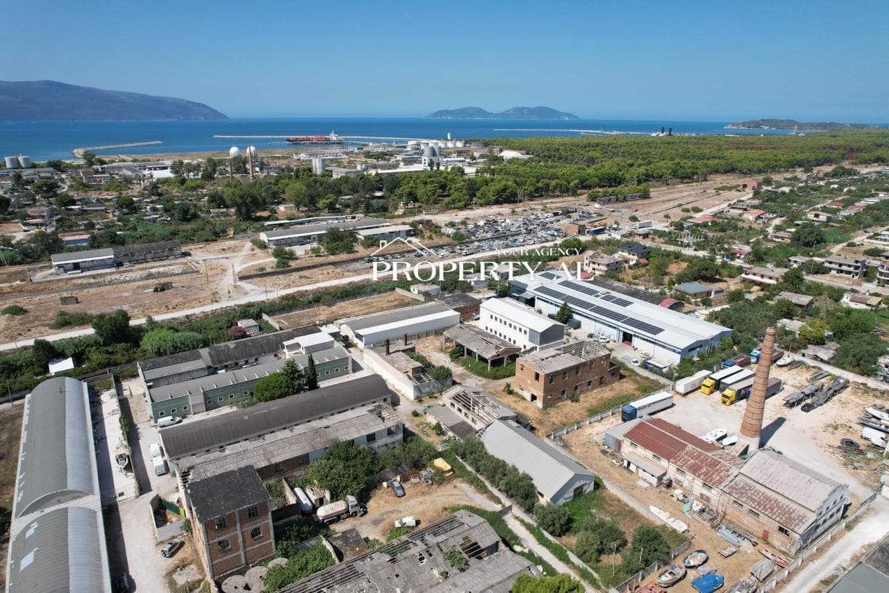 Kompleks Industrial në Shitje në Vlorë – Pozicion Strategjik