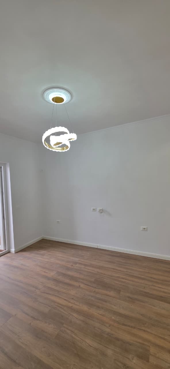 Shitet Apartament 2+1 tek Rruga Bardhyl! 3