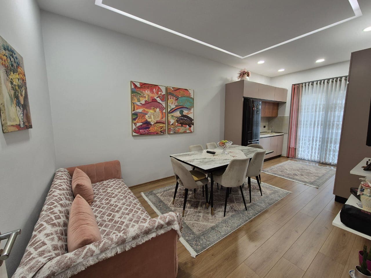 Shitet apartament 2+1+2 afer Stadiumit Dinamo!