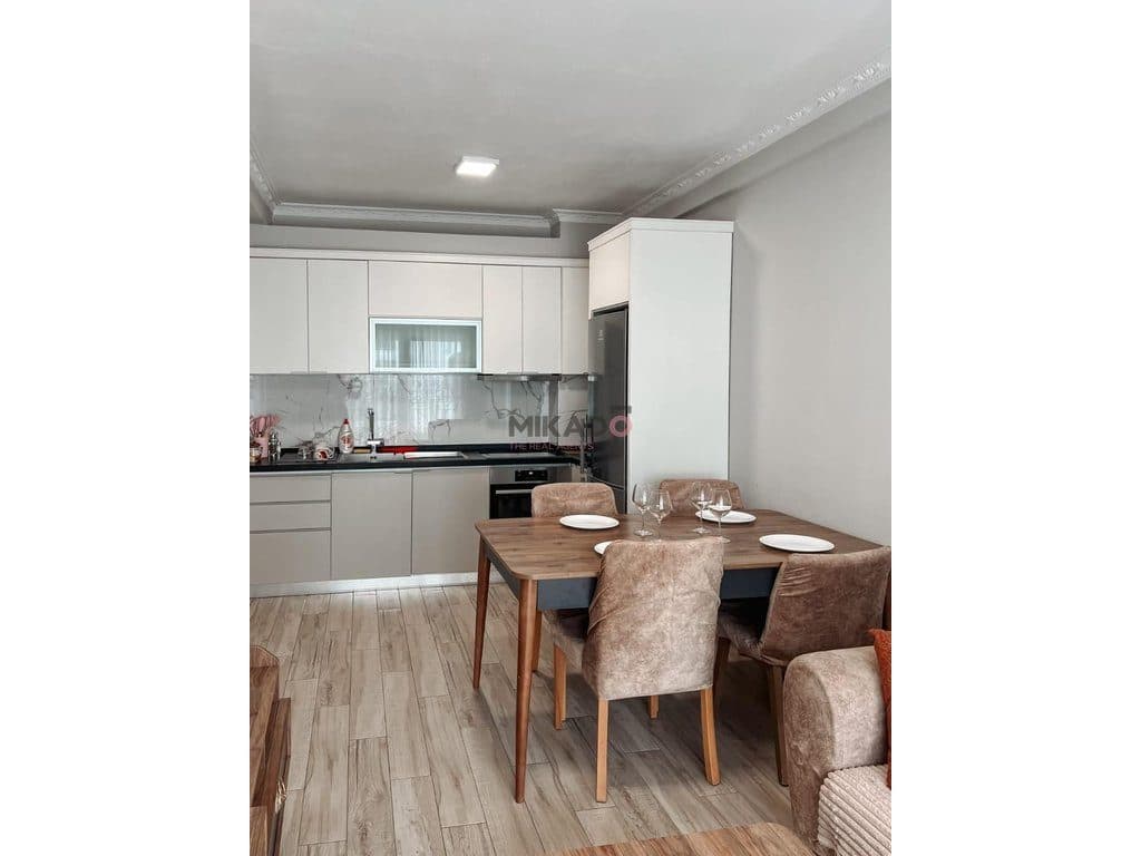 Jepet apartament bosh 1+1 me qira ne zonen e 5 Majit 2