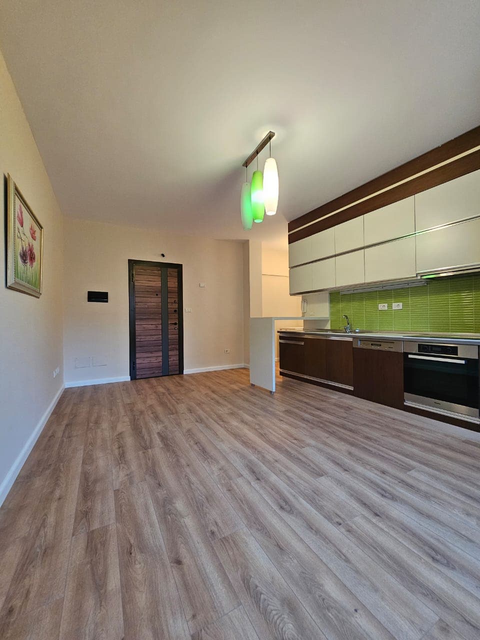 Shitet apartament 1+1 – Rruga Mine Peza (përballë Golden Tower) ! 2