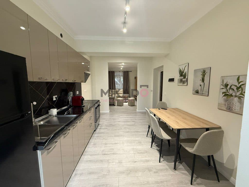 Apartament 2+1 me qira – Blloku, pranë Gardës ! 2