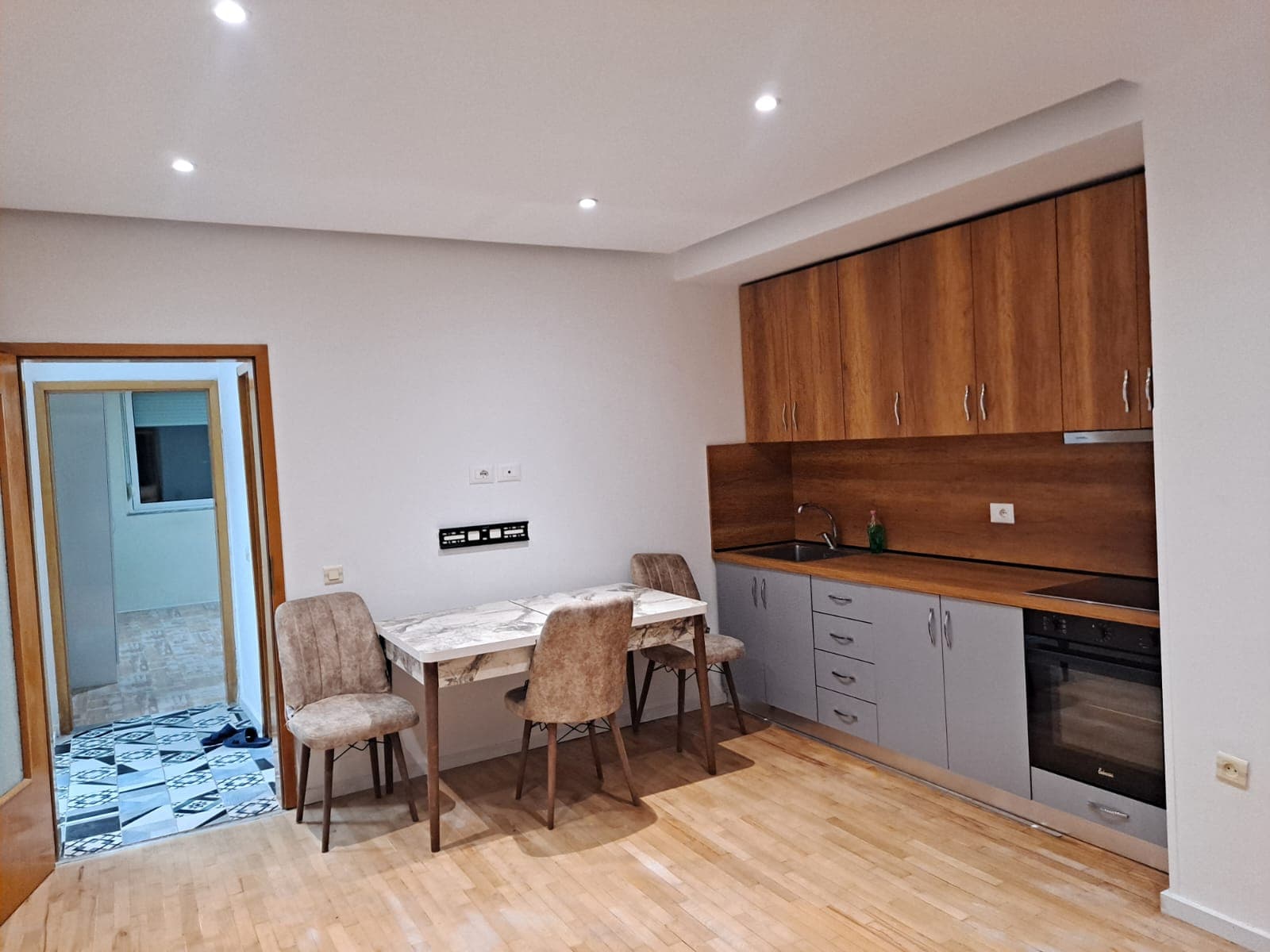 Apartament 2+1 me qira – Stacioni i Trenit ! 2