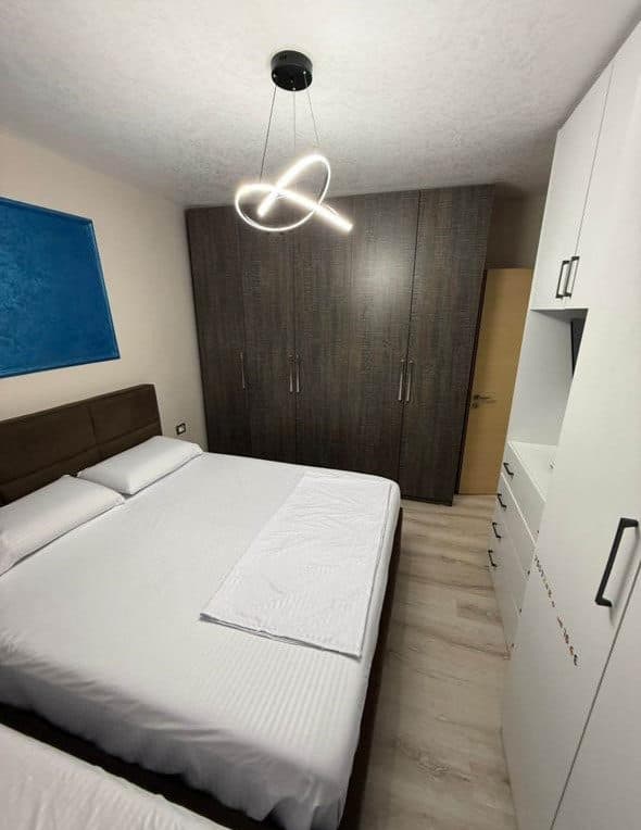 Jepet me Qira Apartament 1+1 me Verandë – Medrese!! 2