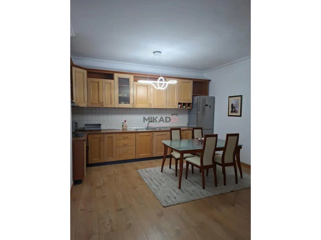 Jepet me Qira Apartament në Bllok – Rruga Nikolla Tupe! 2