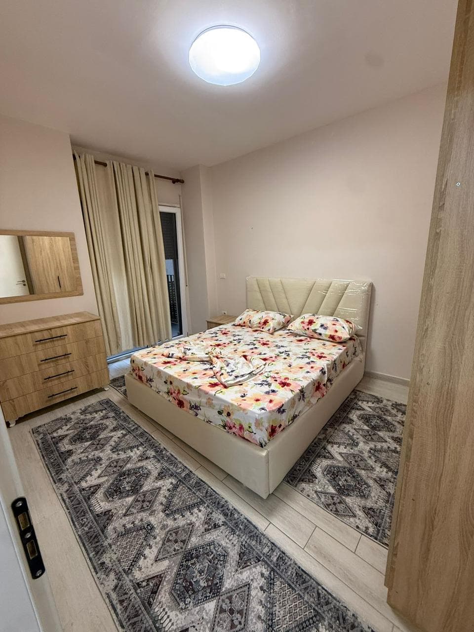 Jepet Apartament me Qira 1+1 – Astir - I sapomobiluar ! 3