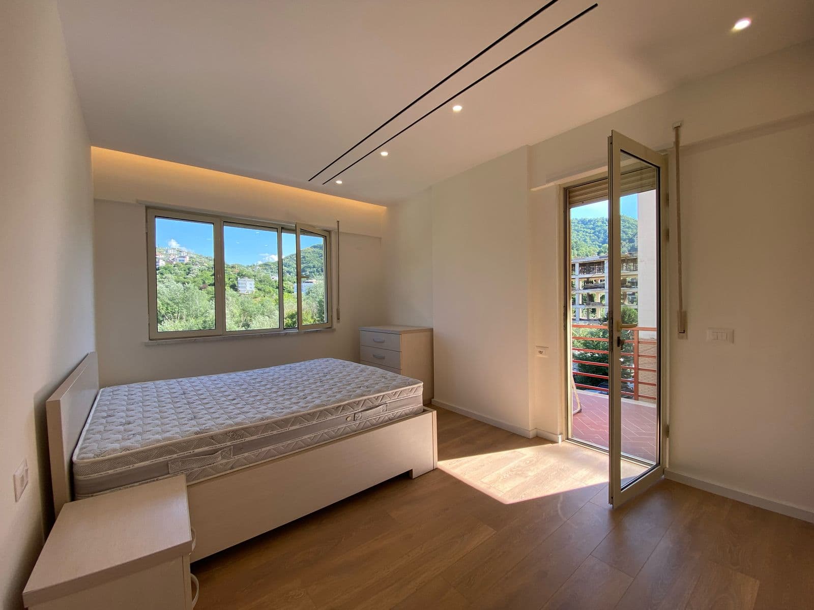 Jepet me Qira Apartament 3+1+2 tek Liqeni i Thatë, përballë Radissonit! 2