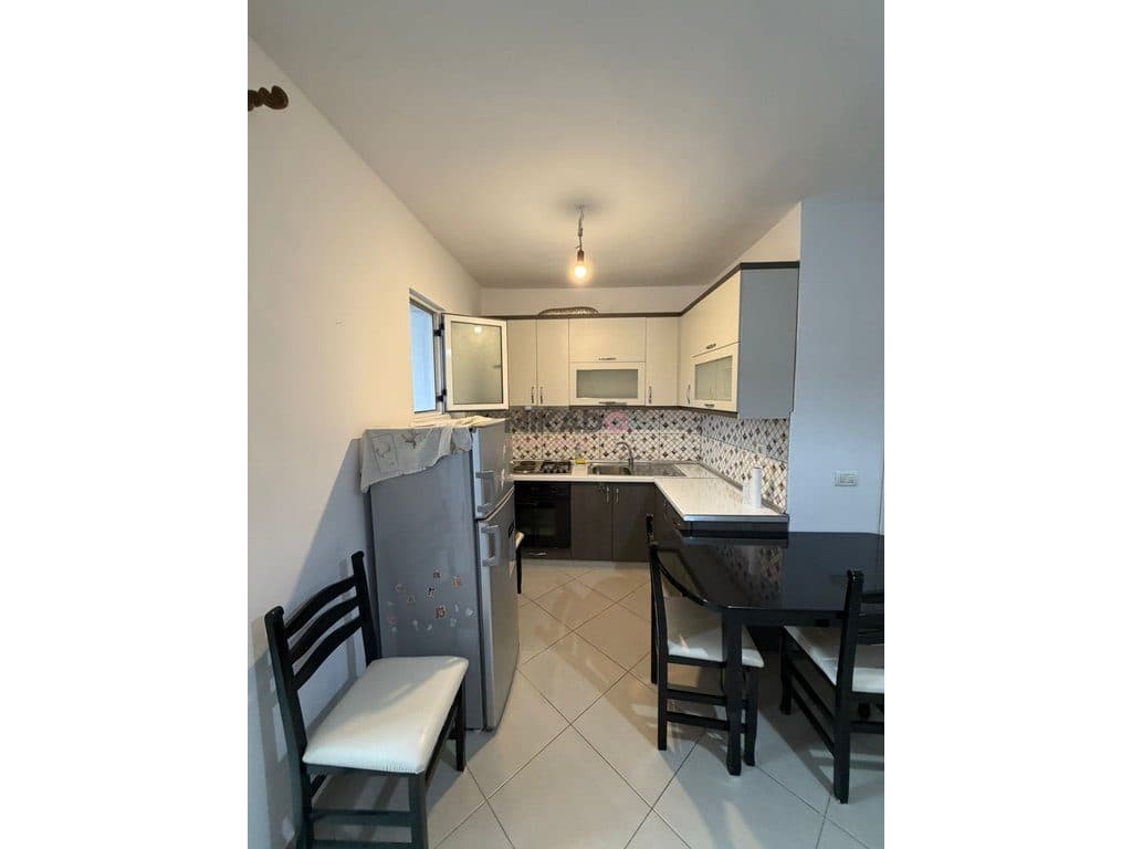 Apartament 1+1 me qira – Pallati me Shigjeta ! 2