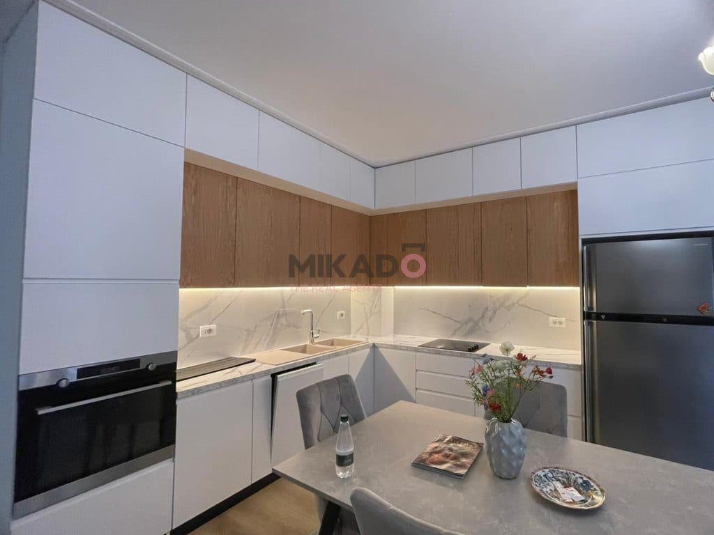 Jepet me Qira Apartament 2+1+2 tek Shallvaret! 2