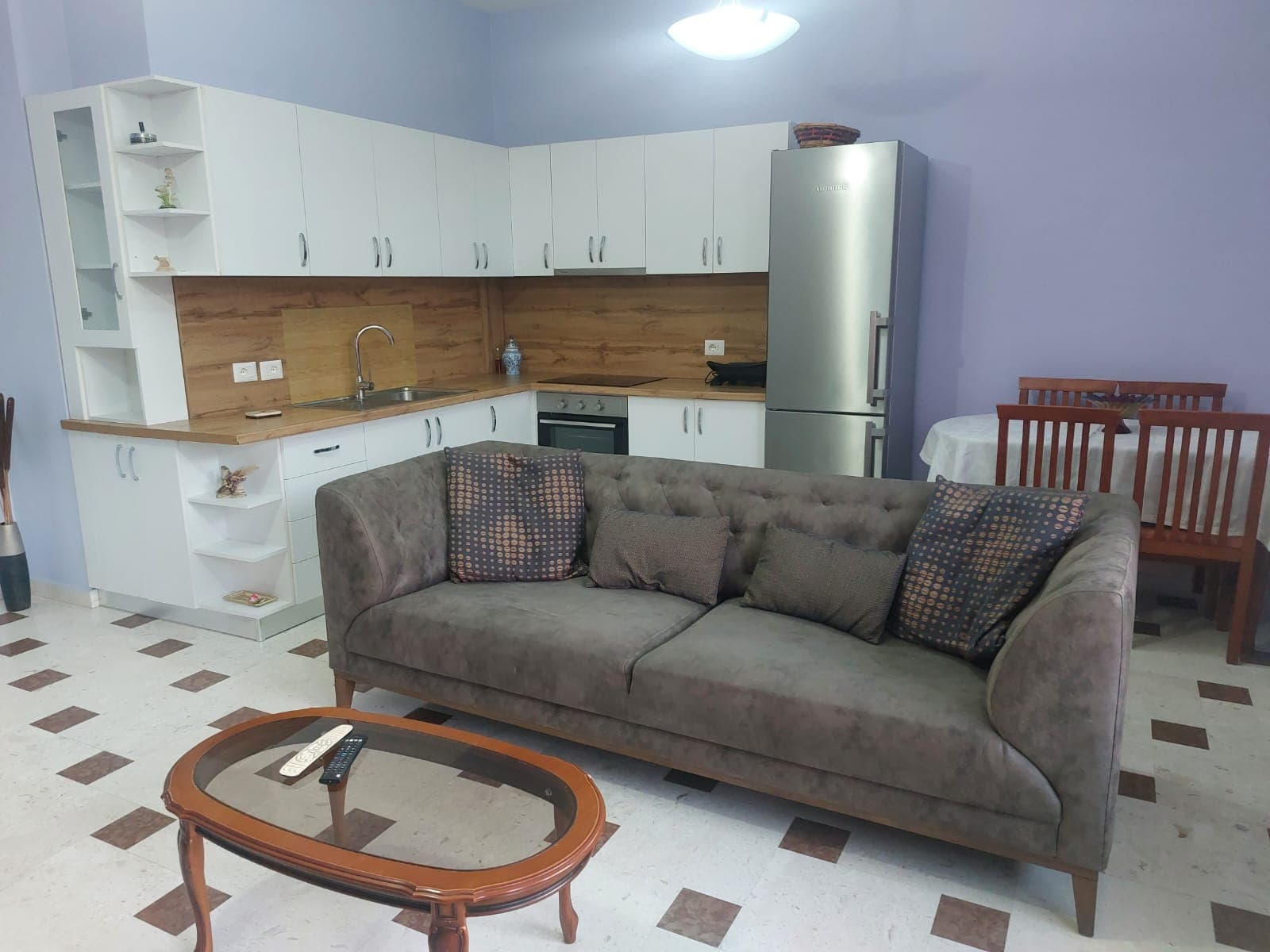 Apartament 3+1 + ballkon me qira – Pazari i Ri ! 2