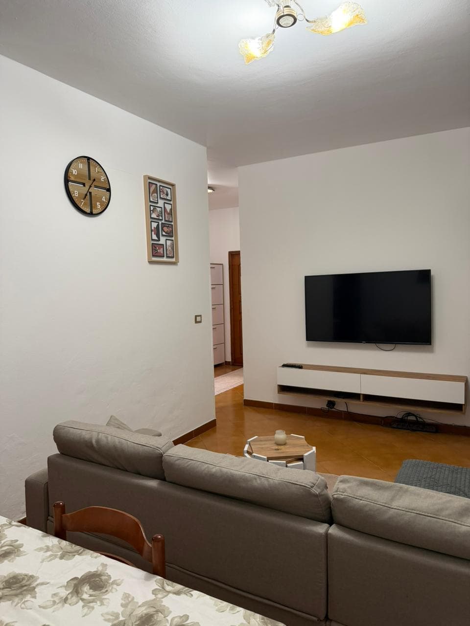 Jepet me Qira Apartament 1+1 + Ballkon – Komuna e Parisit ! 2