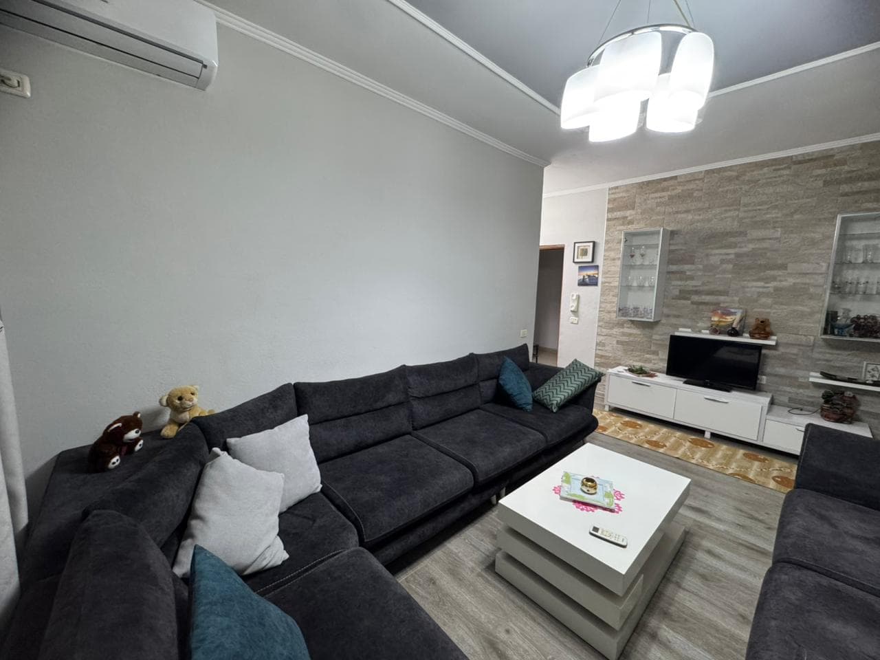 Jepet me Qira Apartament 1+1 – Astir (te Rrethi) ! 2