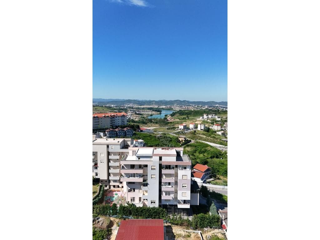 Shitet Apartament 1+1 me Pamje nga Liqeni i Farkes! 3