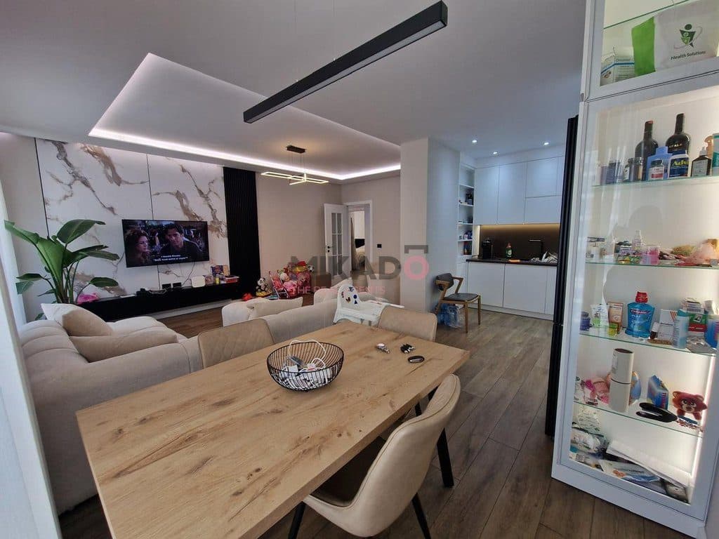 Shitet Apartament 3+1+2 + 2 Poste Parkimi - Kompleksi Turdiu ( Ish fusha e aviacionit )