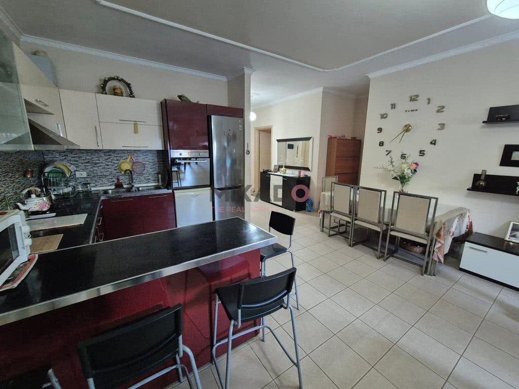 Shitet apartament 2+1 tek Liqeni i Thate! 3