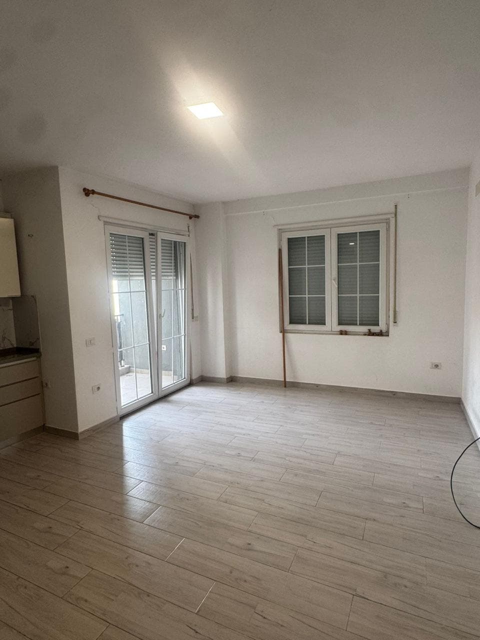Jepet me Qera – Apartament 1+1 tek 5 Maji ! 2