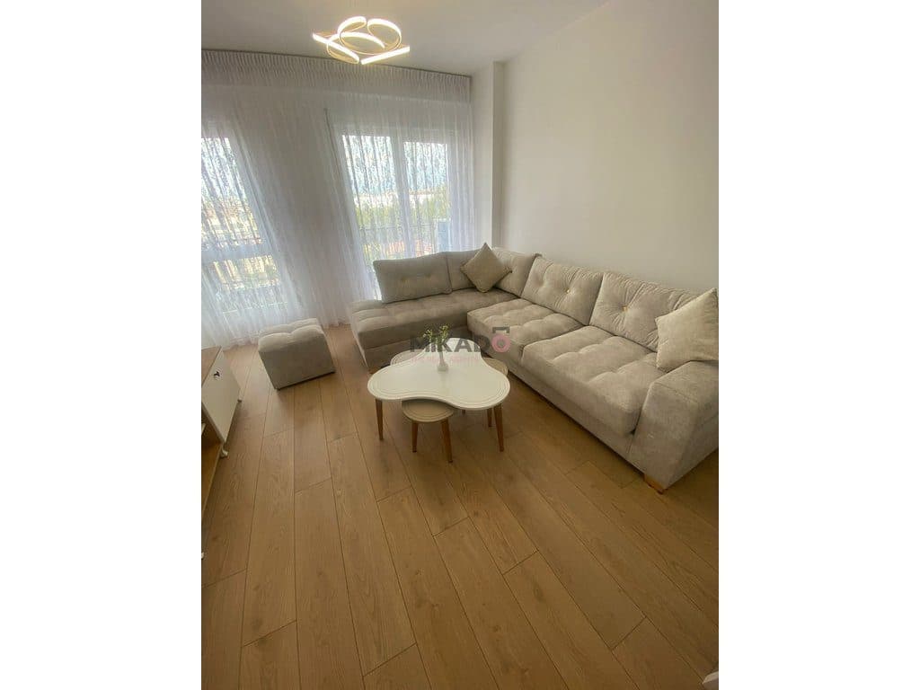 Jepet me Qira Apartament 1+1 – Rruga 5 Maji ! 2