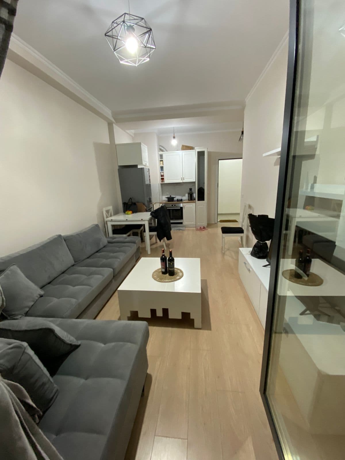 Jepet me Qira Apartament 1+1 + Ballkon – Tek 21 Dhjetori !