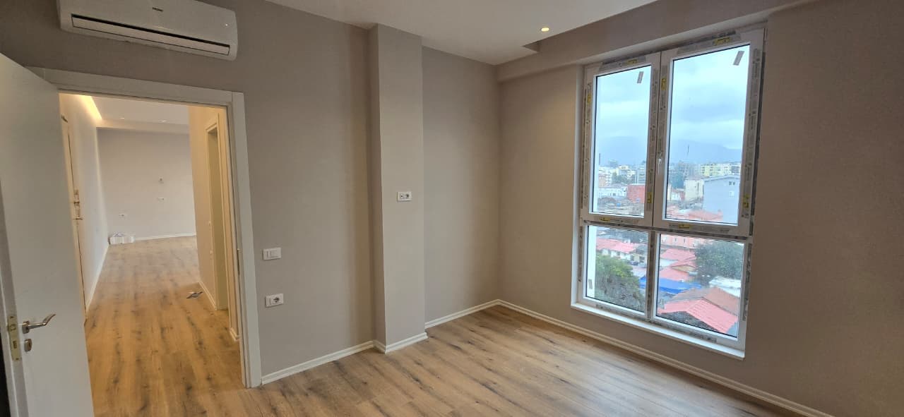 🏢 Jepet me Qira Apartament 1+1 për Zyra – Komuna e Parisit ! 4