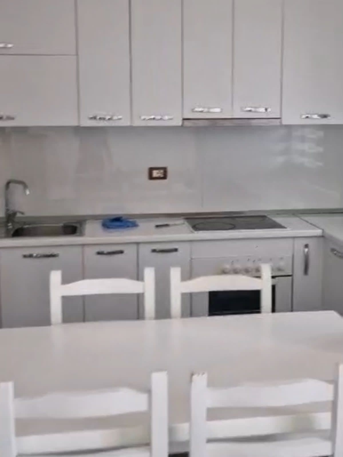 Apartament 2+1 me qira – Rruga Teodor Keko, pranë Marinaj Hotel ! 2