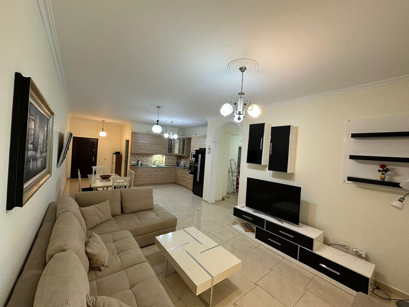 Jepet me qira apartament 2+1 prane Liqenit te Thate!
