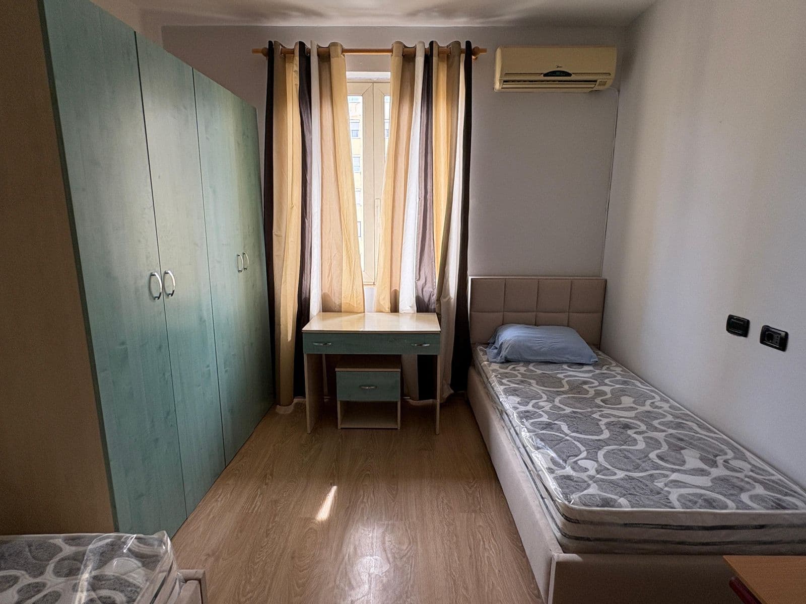Apartament 2+1 me qira – pranë Njësise Bashkiake Nr. 2, Tregu Elektrik ! 4