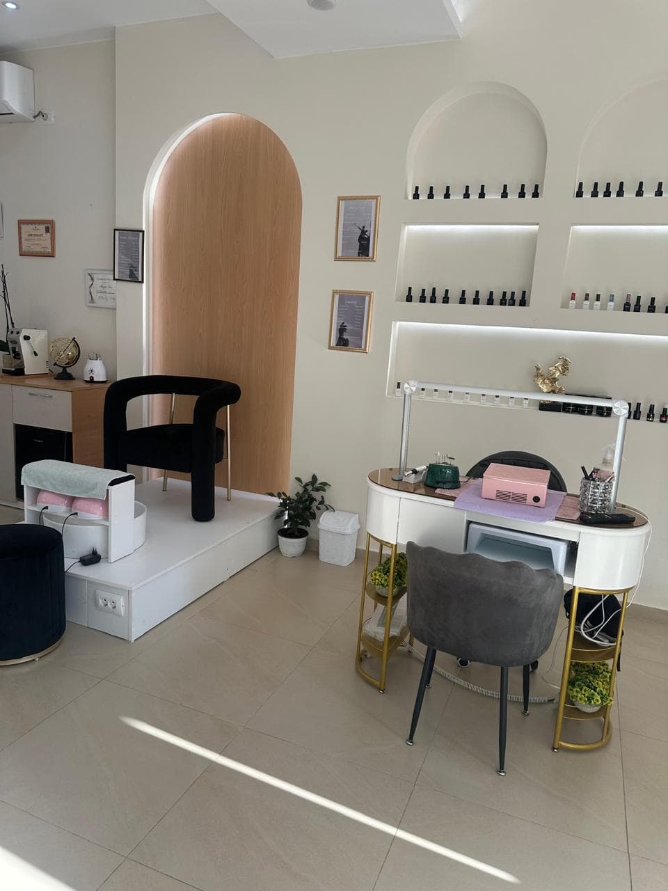 JEPET ME QIRA SALLON ESTETIK – RRUGA E KAVAJËS ! 2