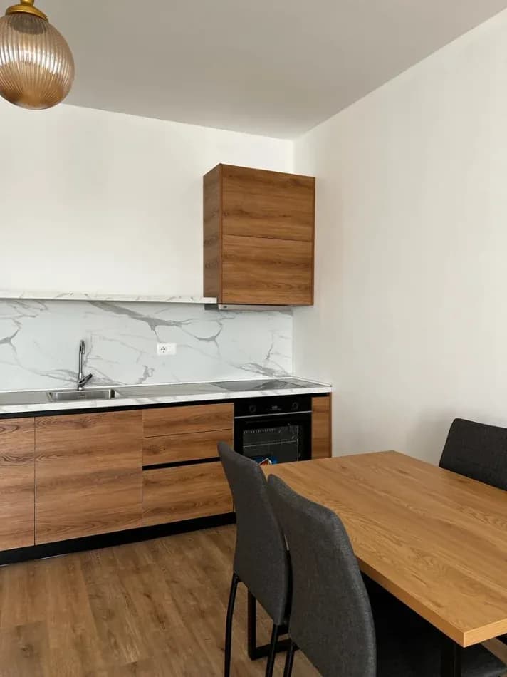 Apartament modern 1+1 me qira – Kompleksi Arlis, Rruga e Dibrës ! 2