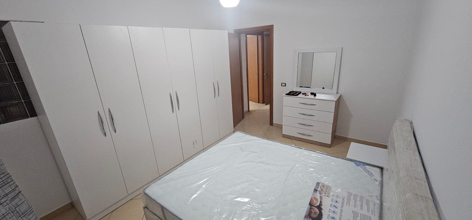 Apartament 2+1+2 me qira – Yzberisht, përballë Grand Gallery !