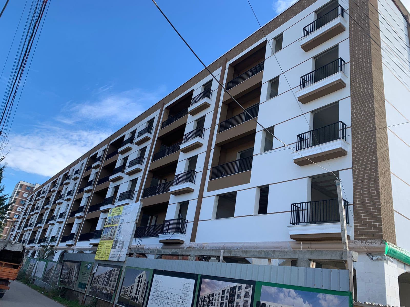 Shitet Apartament 2+1+2 tek Kompleksi Ulliri, Kamez! 4
