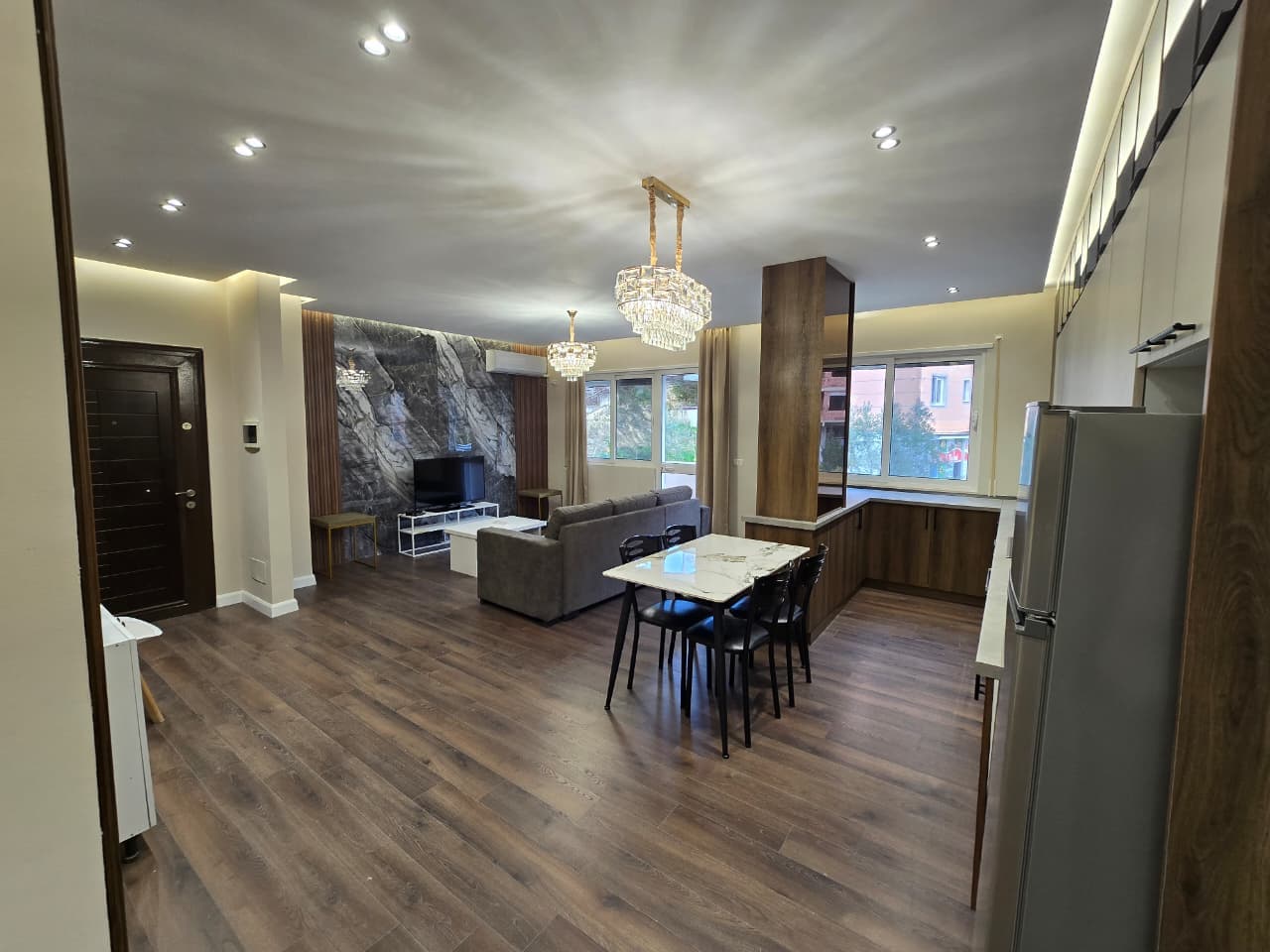 Shitet Apartament 2+1+2 tek Kopshti Botanik! 2