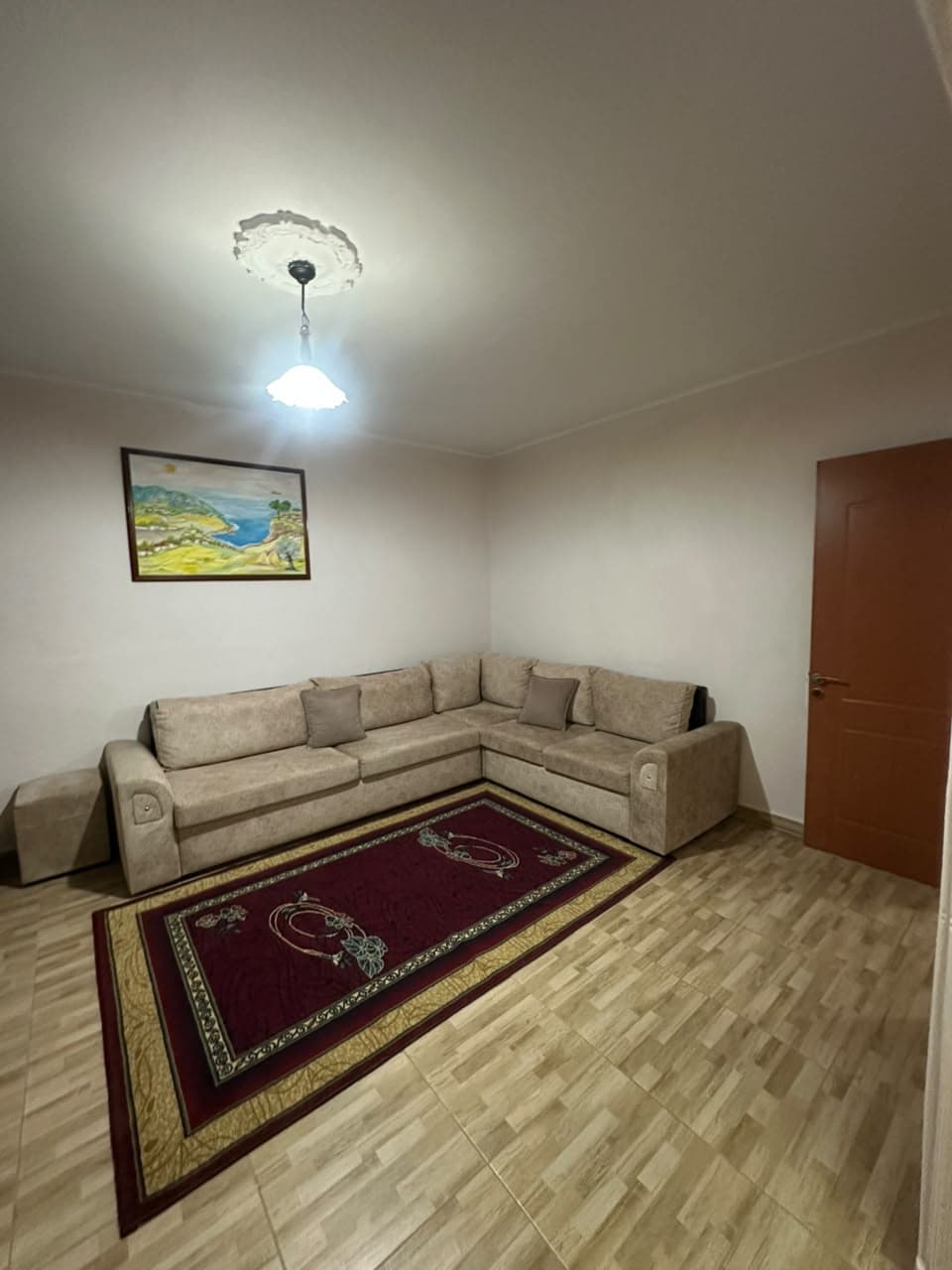 Apartament 1+1 me qira – Tirana e Re, Rr. Irfan Tomini !