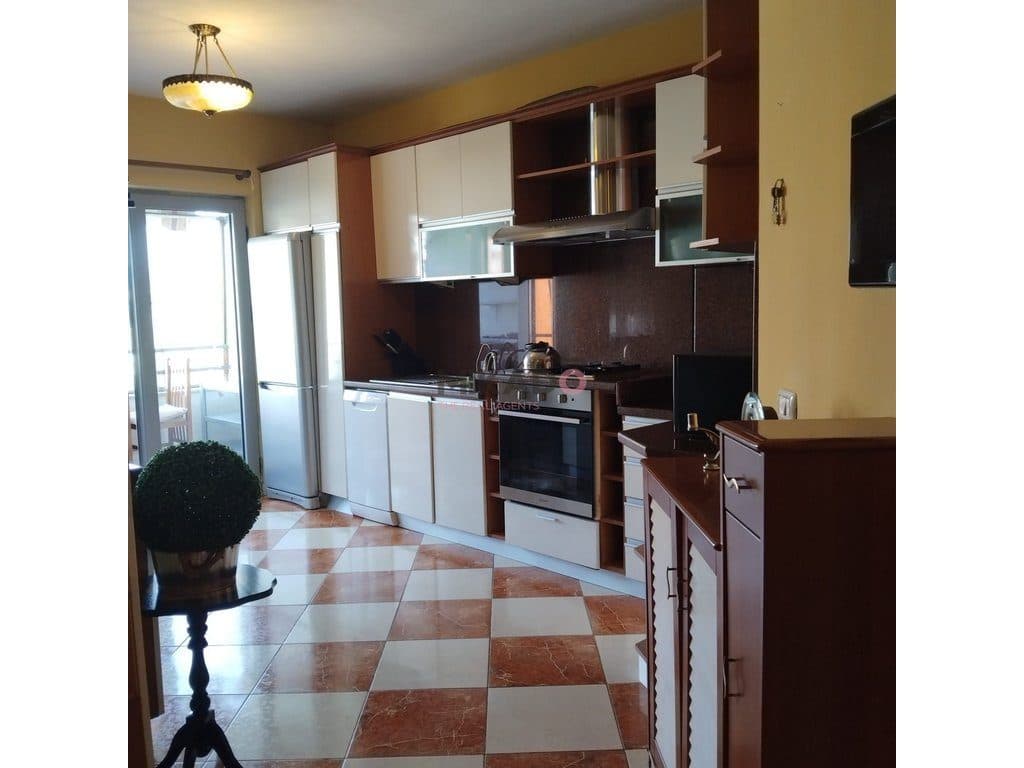 Shitet apartament 2+1+2 + Ballkon – Rruga e Kosovarëve ! 4