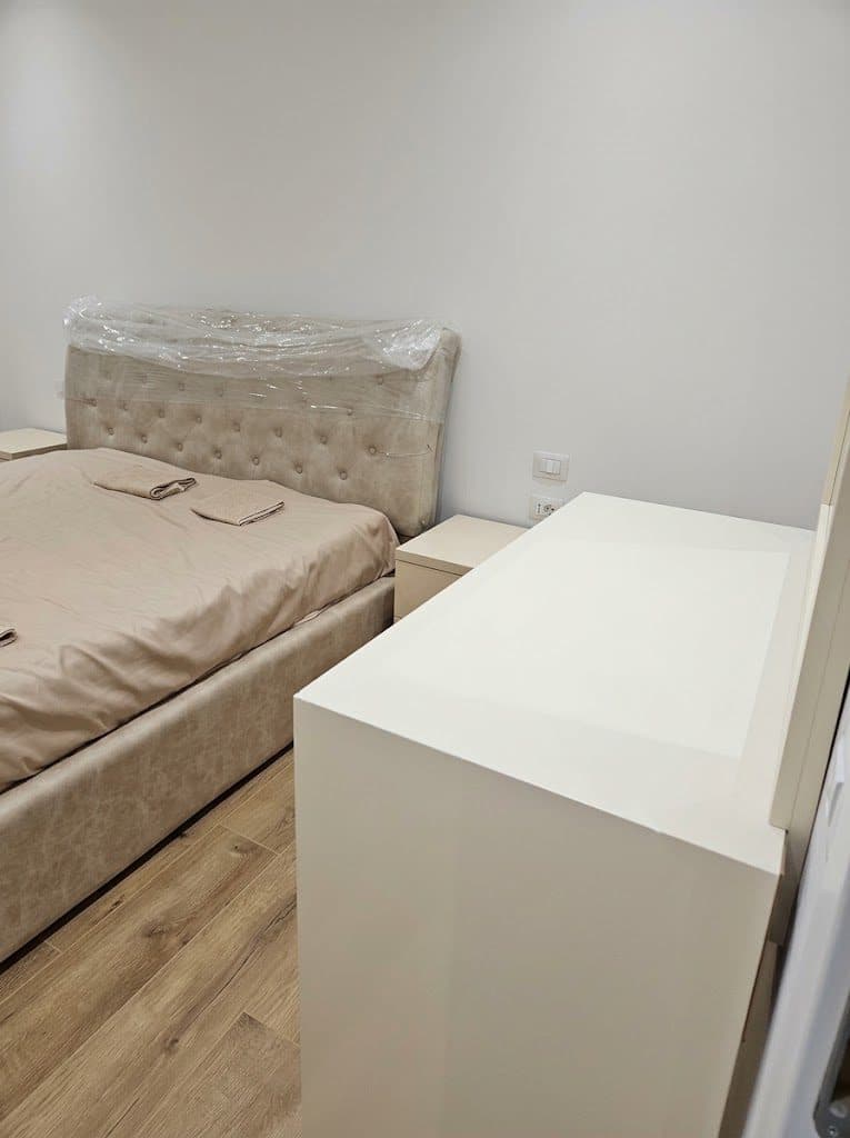 Apartament 2+1+2 + Verandë me qira – Brenda Emerald Center ! 4